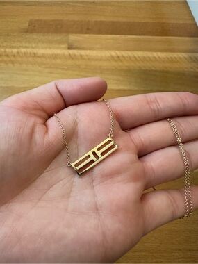 Tiffany & Co. 18k gold T Two bar pendant necklace